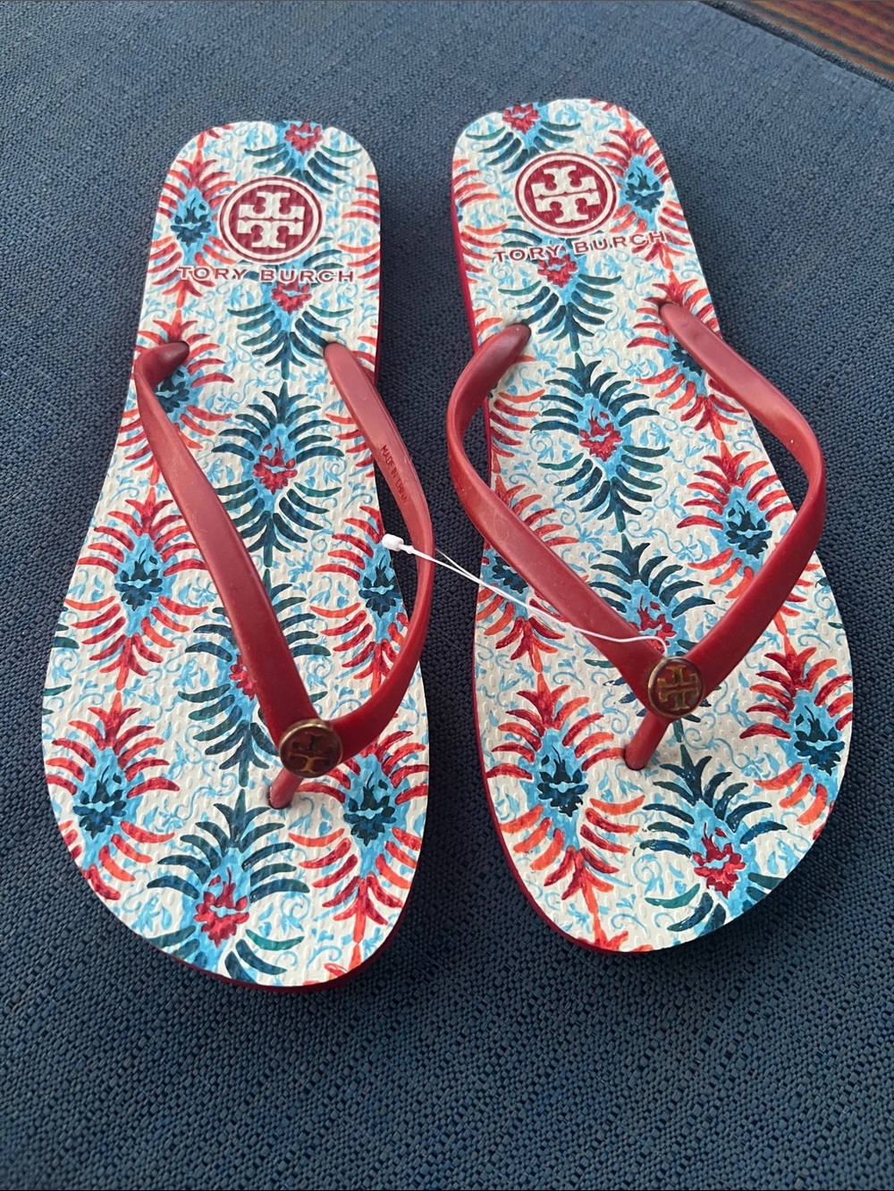 NWOT! Tory Burch Red Strap Flip-Flops with Blue & White Floral Print size 9